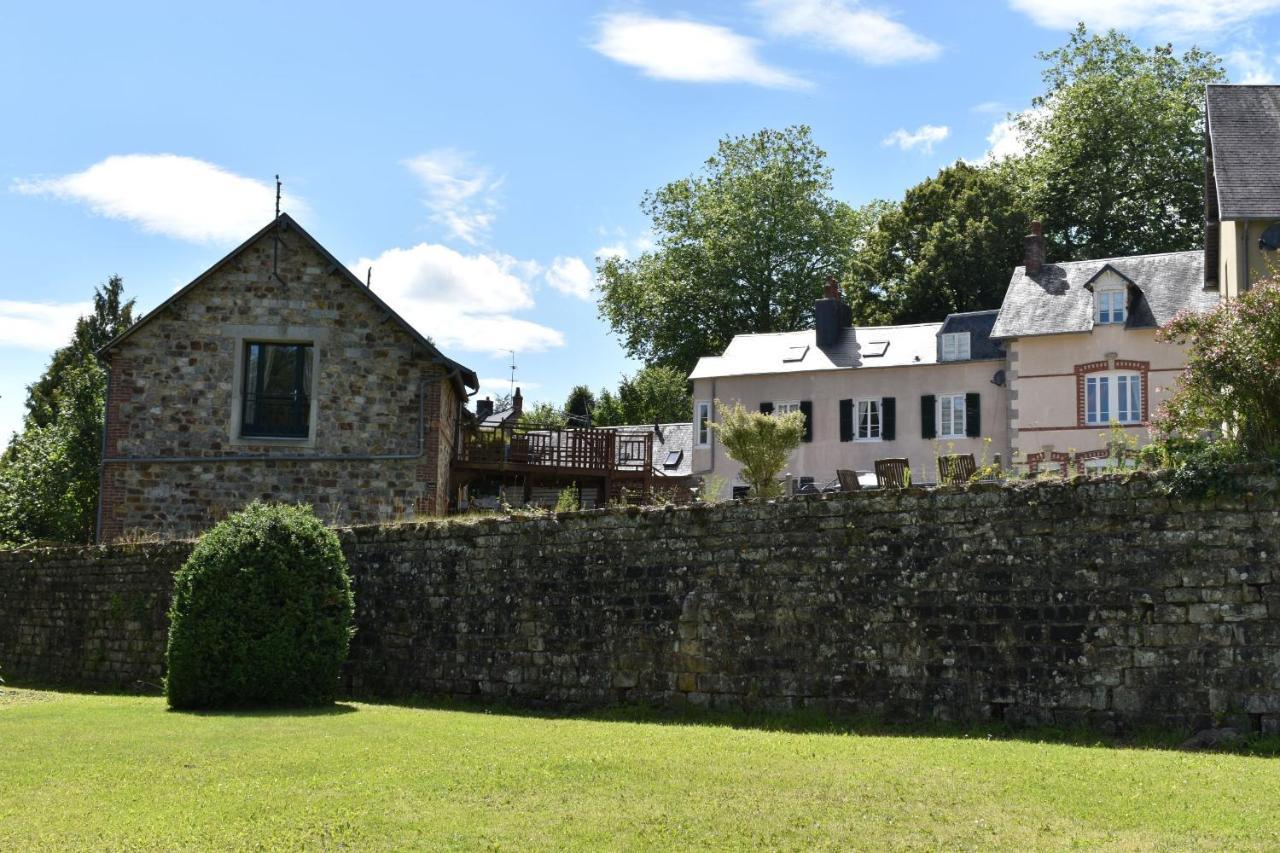 Gites In Le Neufbourg -Mortain Eksteriør bilde