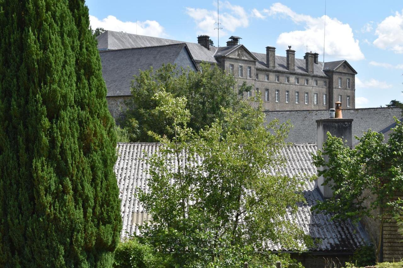 Gites In Le Neufbourg -Mortain Eksteriør bilde