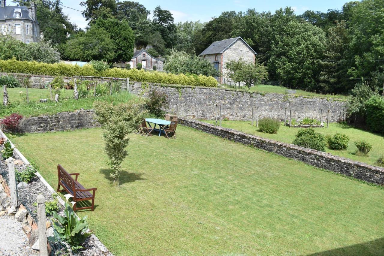 Gites In Le Neufbourg -Mortain Eksteriør bilde