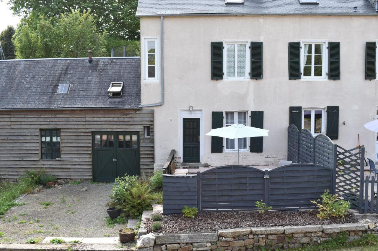 Gites In Le Neufbourg -Mortain Eksteriør bilde