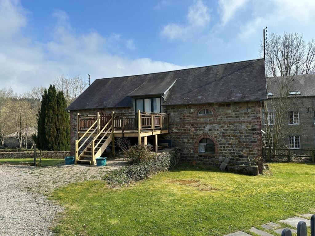 Gites In Le Neufbourg -Mortain Eksteriør bilde