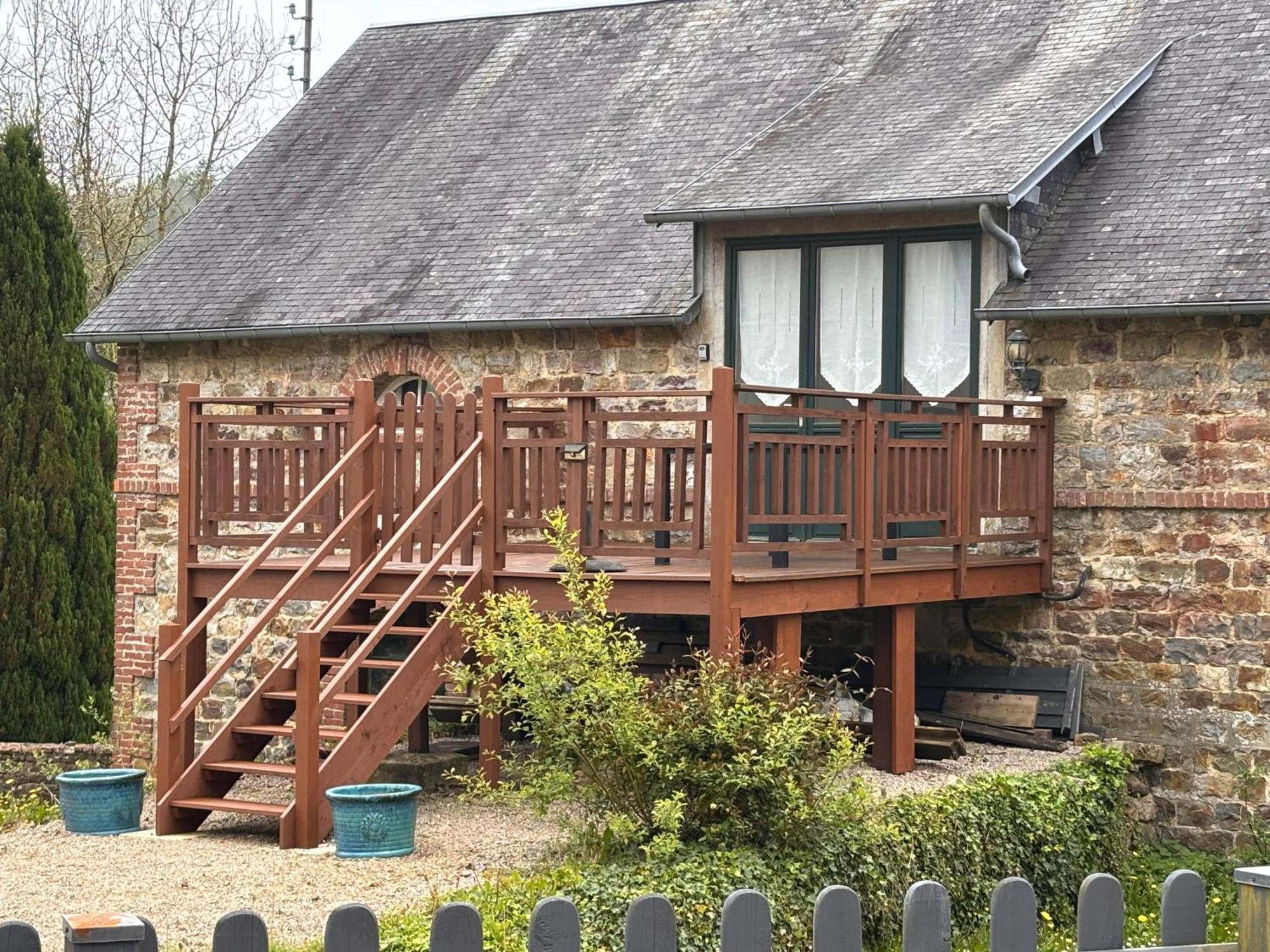 Gites In Le Neufbourg -Mortain Eksteriør bilde